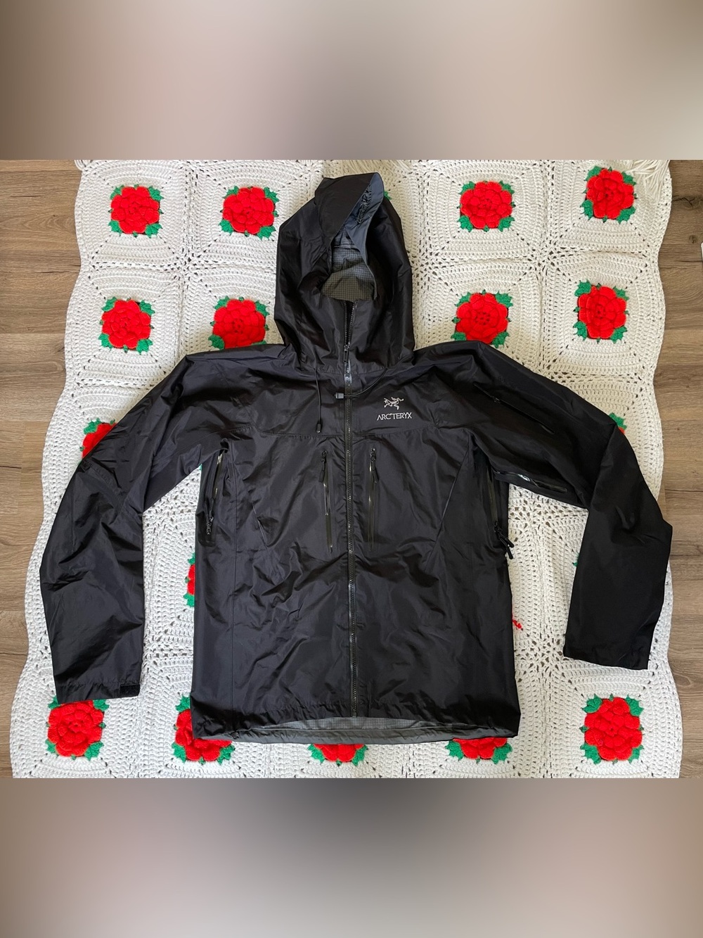 Arc’teryx Alpha SV Jacket, Men’s XL, Made in Canada